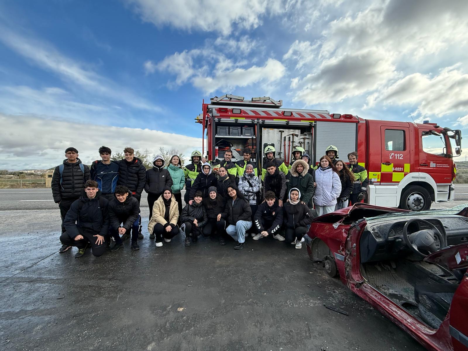 Alumnado de Emergencias Sanitarias aprende a trabajar en extricación vehicular
